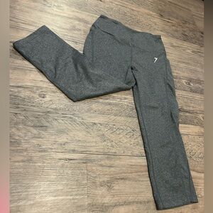 Gymshark Dry fit Capris Crop Gray Athletic Leggings Size Medium